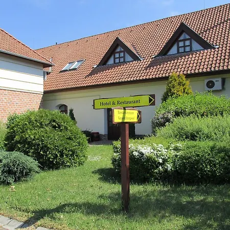 Jozsi Bacsi Szallodaja Hotel Balogunyom