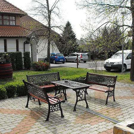 Jozsi Bacsi Szallodaja 3*