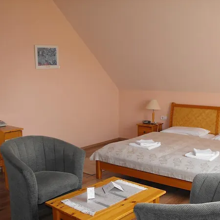 Hotel Jozsi Bacsi Szallodaja Szombathely