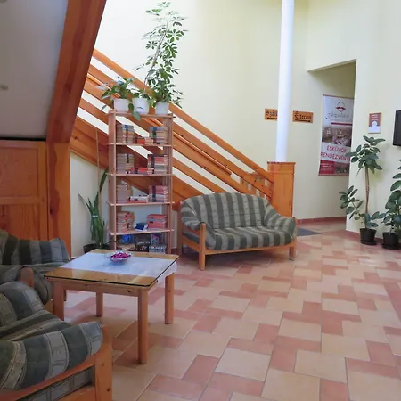 Hotel Jozsi Bacsi Szallodaja 3*
