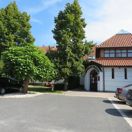 Hotel Jozsi Bacsi Szallodaja Balogunyom