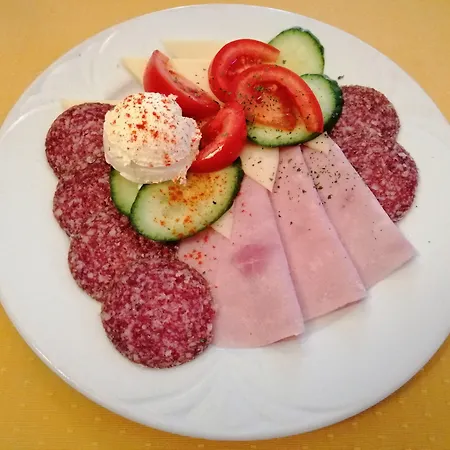 Hotel Jozsi Bacsi Szallodaja 3*