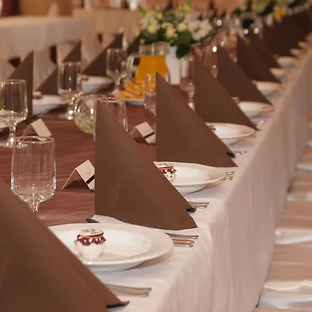 Hotel Jozsi Bacsi Szallodaja 3*