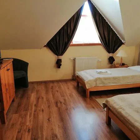 Hotel Jozsi Bacsi Szallodaja Szombathely