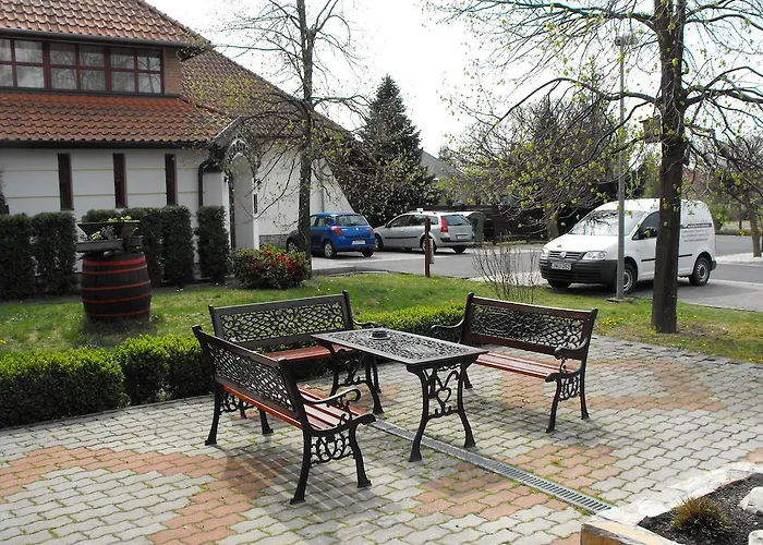 Jozsi Bacsi Szallodaja 3*